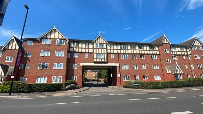 2 Bedroom Flat To Rent In Richens Close, Hounslow, TW3