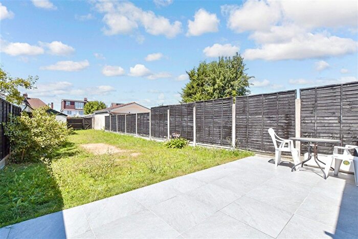 3 Bedroom Terraced House For Sale In Old Church Road, Chingford, E4