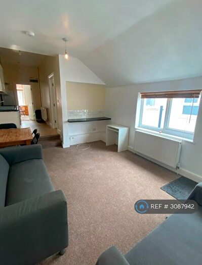 3 Bedroom Flat To Rent In Heath, Cardiff, CF14