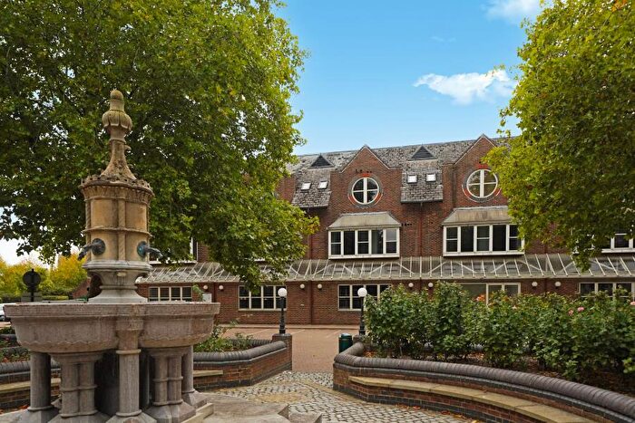 1 Bedroom Apartment To Rent In Victoria Square, St Albans, AL1