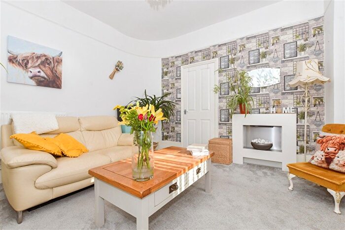 2 Bedroom Maisonette For Sale In Clarendon Road, Dover, Kent, CT17