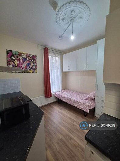 Studio To Rent In Park Ridings, London, N8