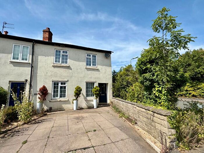3 Bedroom End Of Terrace House For Sale In Emscote Road, Warwick, CV34
