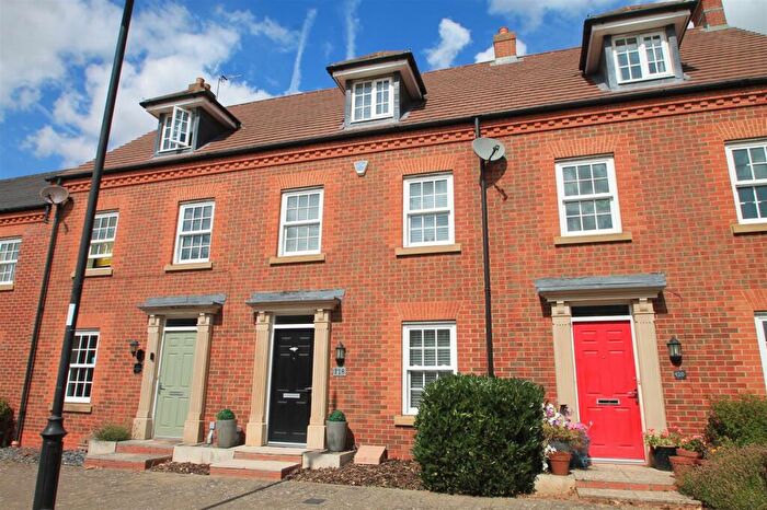 3 Bedroom Town House To Rent In Greenkeepers Road, Great Denham, Bedford, MK40