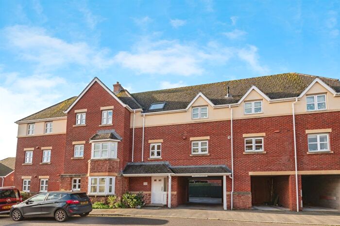 2 Bedroom Flat For Sale In Clanville Grange, Minehead, TA24