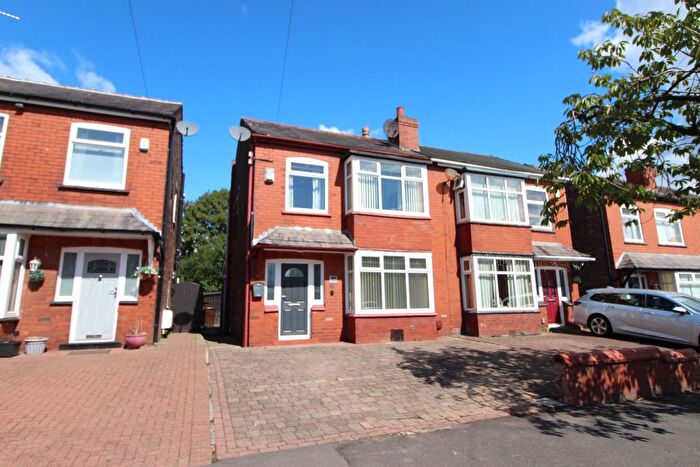 3 Bedroom Semi-Detached House For Sale In Poolstock Lane, Wigan, WN3