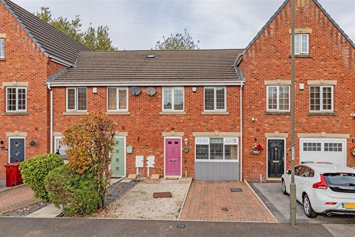 3 Bedroom Town House For Sale In Meadowgate Park, Killamarsh, Sheffield, S21