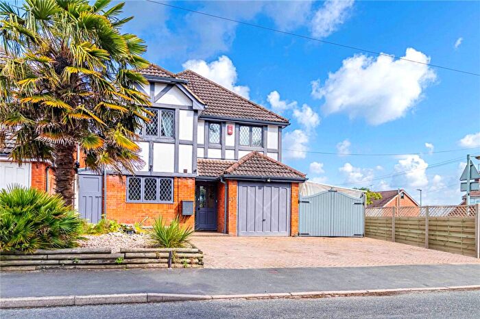 4 Bedroom Detached House For Sale In Tile Kiln Lane, Leverstock Green, Hemel Hempstead, Hertfordshire, HP3