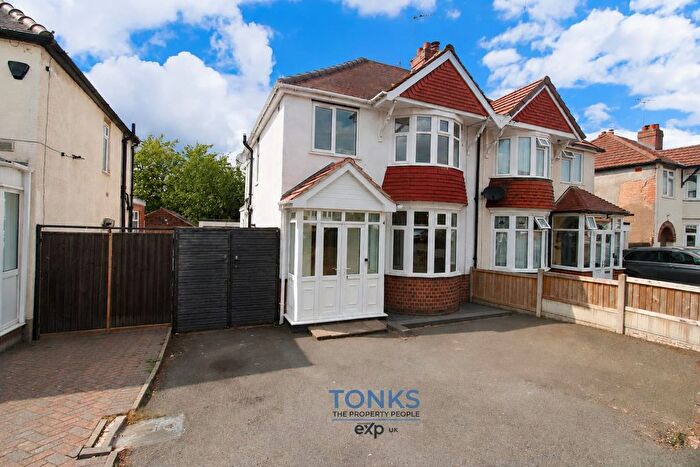 3 Bedroom Semi-Detached House For Sale In Witley Avenue, Halesowen, B63