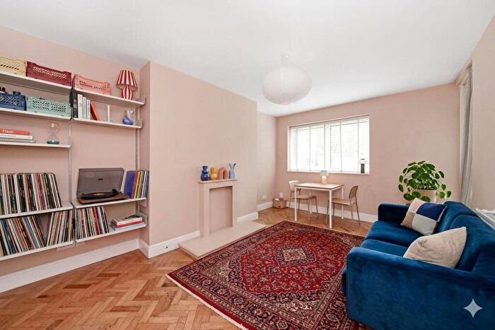 2 Bedroom Flat To Rent In Elmworth Grove, Dulwich, London, SE21