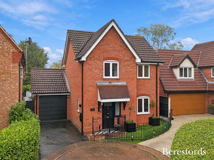 3 Bedroom Detached House For Sale In Laurel Drive, South Ockendon, RM15