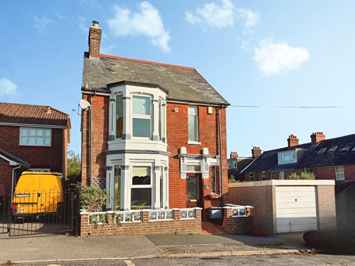 3 Bedroom Detached House For Sale In Ashfield Road, Midhurst, West Sussex, GU29