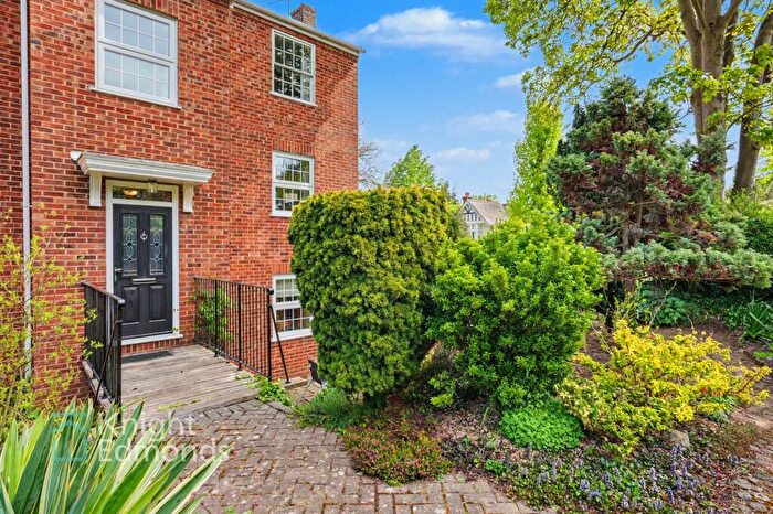 4 Bedroom Detached House For Sale In London Road, Maidstone, ME16