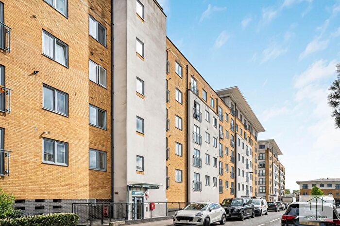 2 Bedroom Flat For Sale In Taywood Road, Northolt, UB5