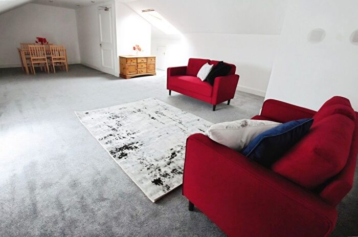 4 Bedroom Flat To Rent In Polwarth Gardens, Edinburgh, EH11