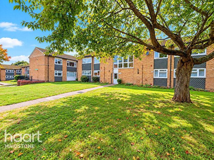 2 Bedroom Apartment For Sale In Farleigh Court, Maidstone, ME16