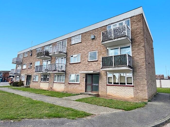 1 Bedroom Flat To Rent In Gordon Road, Corringham, SS17