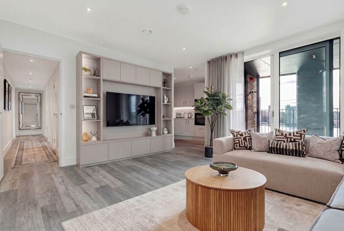 2 Bedroom Flat For Sale In Pier Road, London, E16