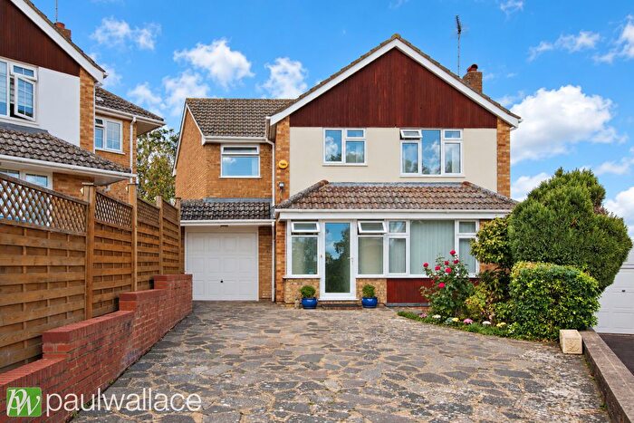 4 Bedroom Detached House For Sale In Goldington Close, Hoddesdon, EN11