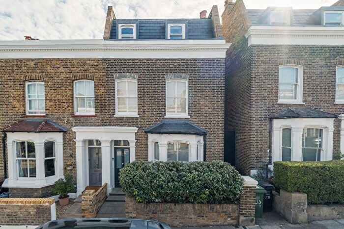 4 Bedroom End Of Terrace House For Sale In Albyn Road, London, SE8