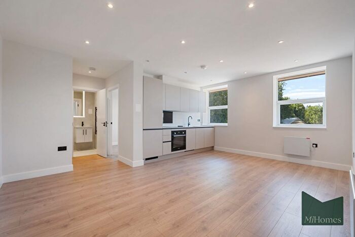1 Bedroom Flat To Rent In Lawn Lane, Flat High Banks House, HP3