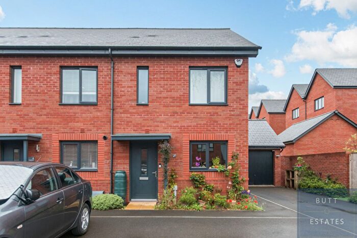 2 Bedroom End Of Terrace House For Sale In Wedlake Drive, Exeter, EX2