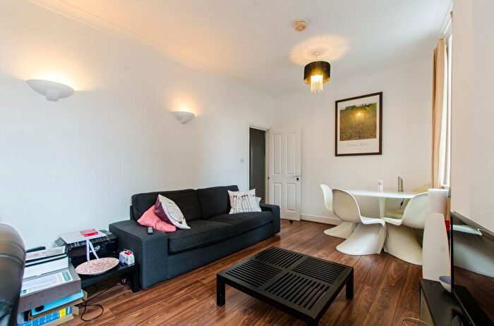 1 Bedroom Flat To Rent In Plumbers Row, Aldgate, London, E1