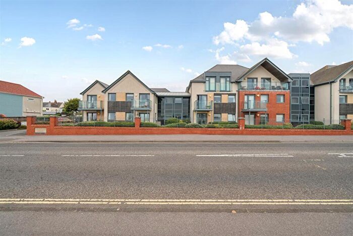 1 Bedroom Retirement Property For Sale In Marine Parade East, Lee-on-the-Solent, Hampshire, PO13