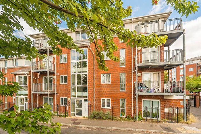 1 Bedroom Flat To Rent In Curtis Field Road, Streatham, SW16