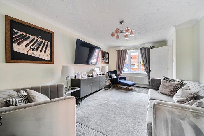 3 Bedroom Town House For Sale In Trundalls Lane, Shirley, Solihull, West Midlands, B90