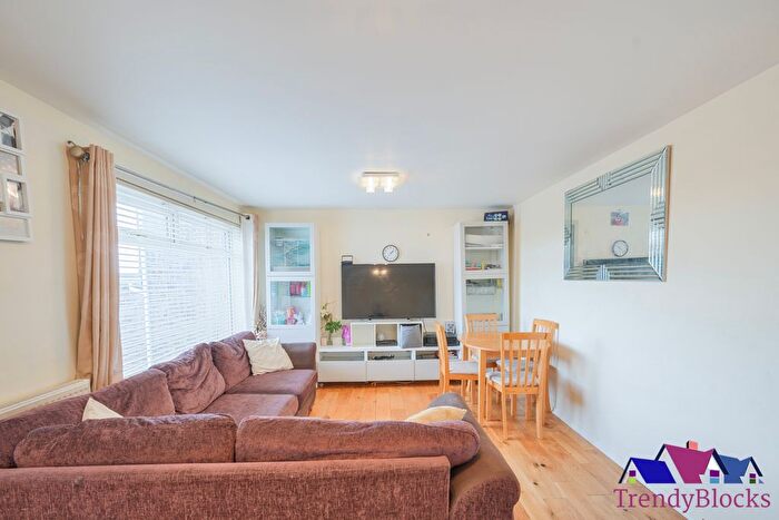 3 Bedroom Terraced House For Sale In Hillborough Grove, Chatham, ME5
