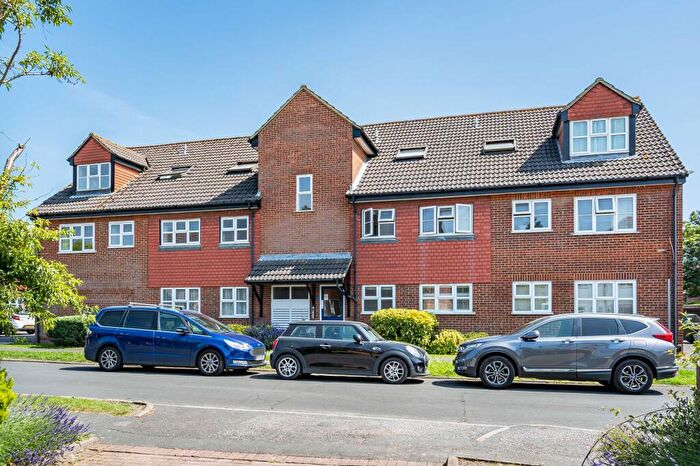 1 Bedroom Flat For Sale In Woodfield Close, Ashtead, KT21