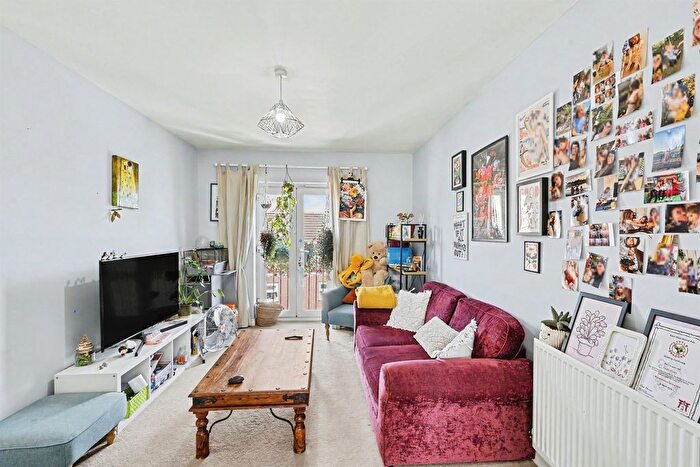 2 Bedroom Flat For Sale In Walkers Way, Roade, Northampton, NN7
