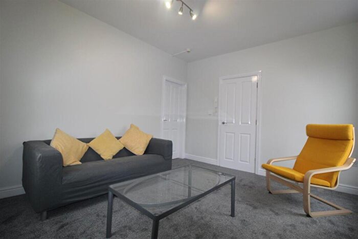 2 Bedroom Apartment To Rent In Broadgate Lane, Horsforth, Leeds, LS18