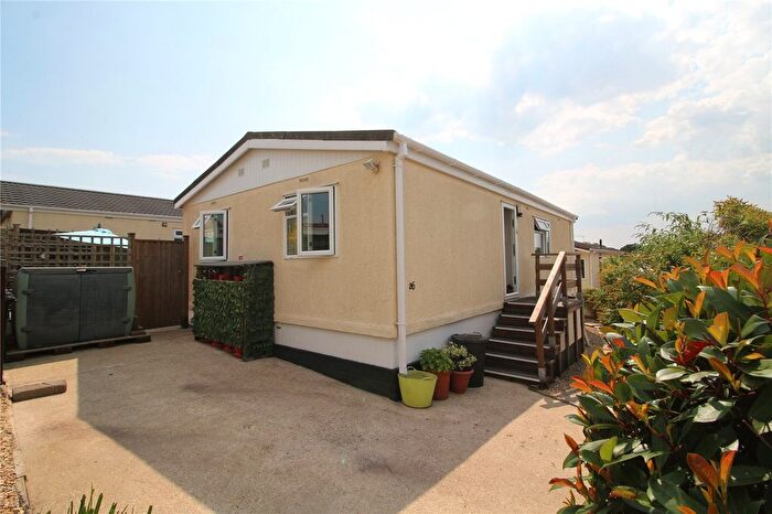 2 Bedroom Mobile/park Home For Sale In Bashley Cross Road, New Milton, Hampshire, BH25