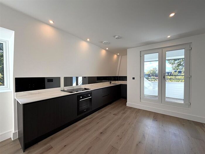2 Bedroom Flat To Rent In Church Road, Claygate, KT10