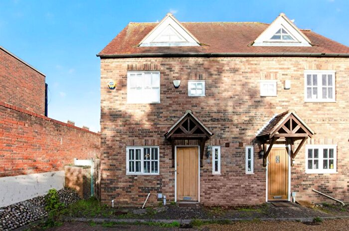 3 Bedroom Semi-Detached House For Sale In Buckwood Road, Markyate, St. Albans, AL3