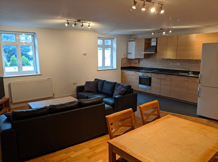 4 Bedroom Flat To Rent In Flat Exeter House, Selly Oak, West Midlands, B29