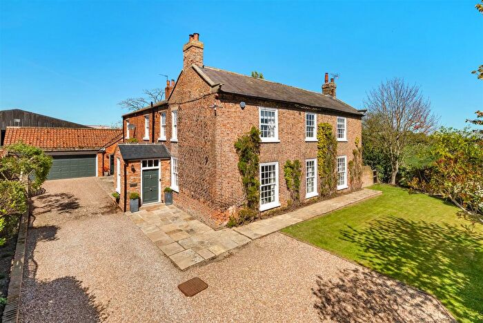 6 Bedroom Detached House For Sale In Tockwith Road, Long Marston, York, YO26