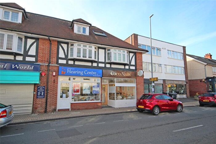2 Bedroom Apartment For Sale In Lymington Road, Highcliffe, Christchurch, Dorset, BH23