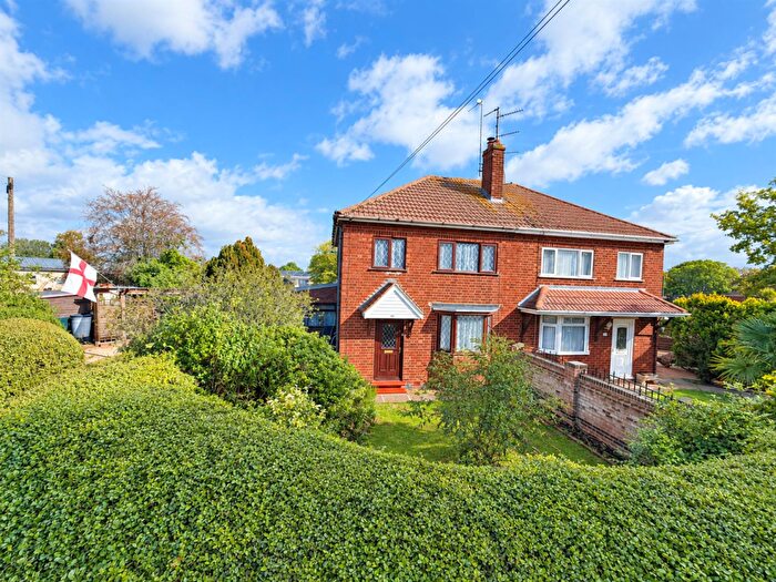 3 Bedroom Semi-Detached House For Sale In Rowlett Road, Corby, NN17