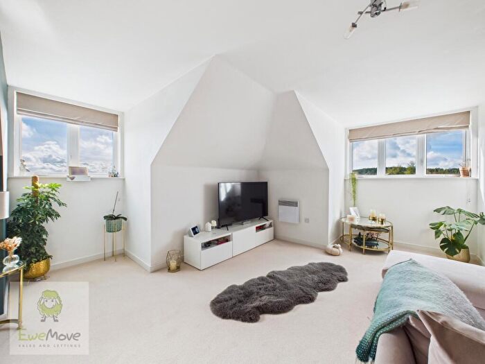 1 Bedroom Apartment For Sale In Alisander Close, Holborough Lakes, Snodland, ME6