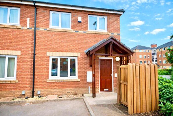 4 Bedroom Semi-Detached House To Rent In Headford Gardens, S3
