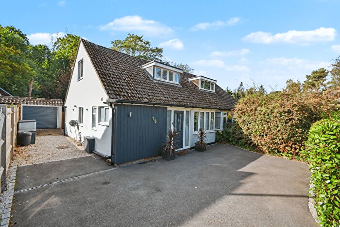 4 Bedroom Semi-Detached House For Sale In Beacon Close, Wrecclesham, Farnham, GU10