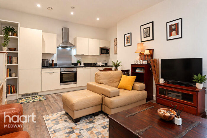 2 Bedroom Apartment For Sale In Bishops Court Street, Rochester, ME1