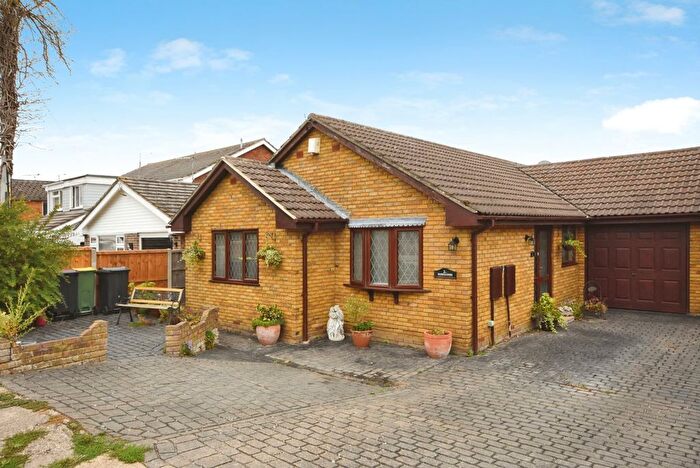 3 Bedroom Bungalow For Sale In Riverview Gardens, Hullbridge, Hockley, Essex, SS5