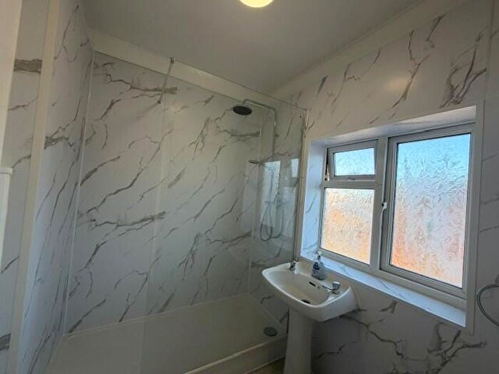 Maisonette To Rent In High Street, SN10