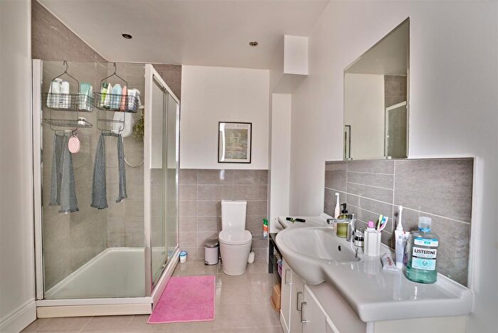 2 Bedroom Flat To Rent In Flat, Western Banksheffield, S10