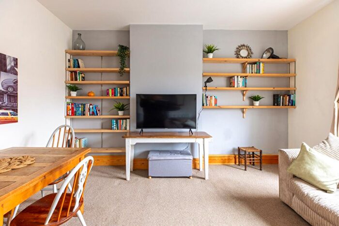 2 Bedroom Maisonette For Sale In High Street, Staple Hill, BS16