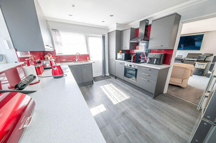 4 Bedroom Detached House For Sale In Chantry Road, Horndean, PO8